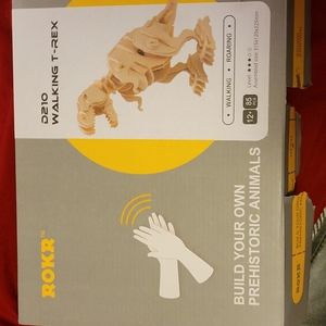 Building dinosaur toys